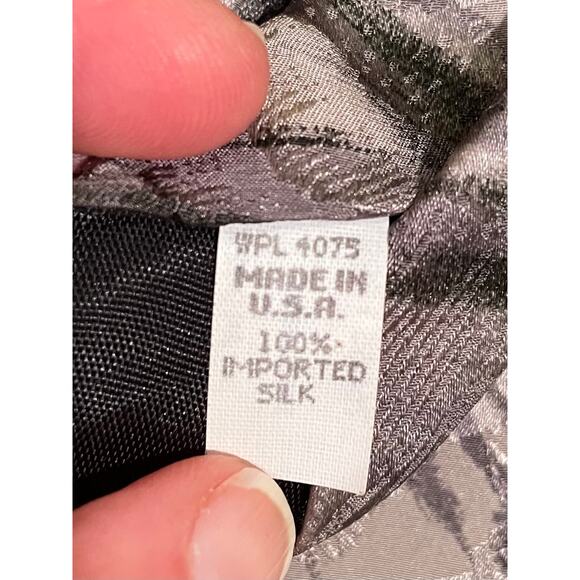 Endangered Species Silk Tie, Made in USA, Wolves, Wolf Tie, 55" - Picture 4 of 8